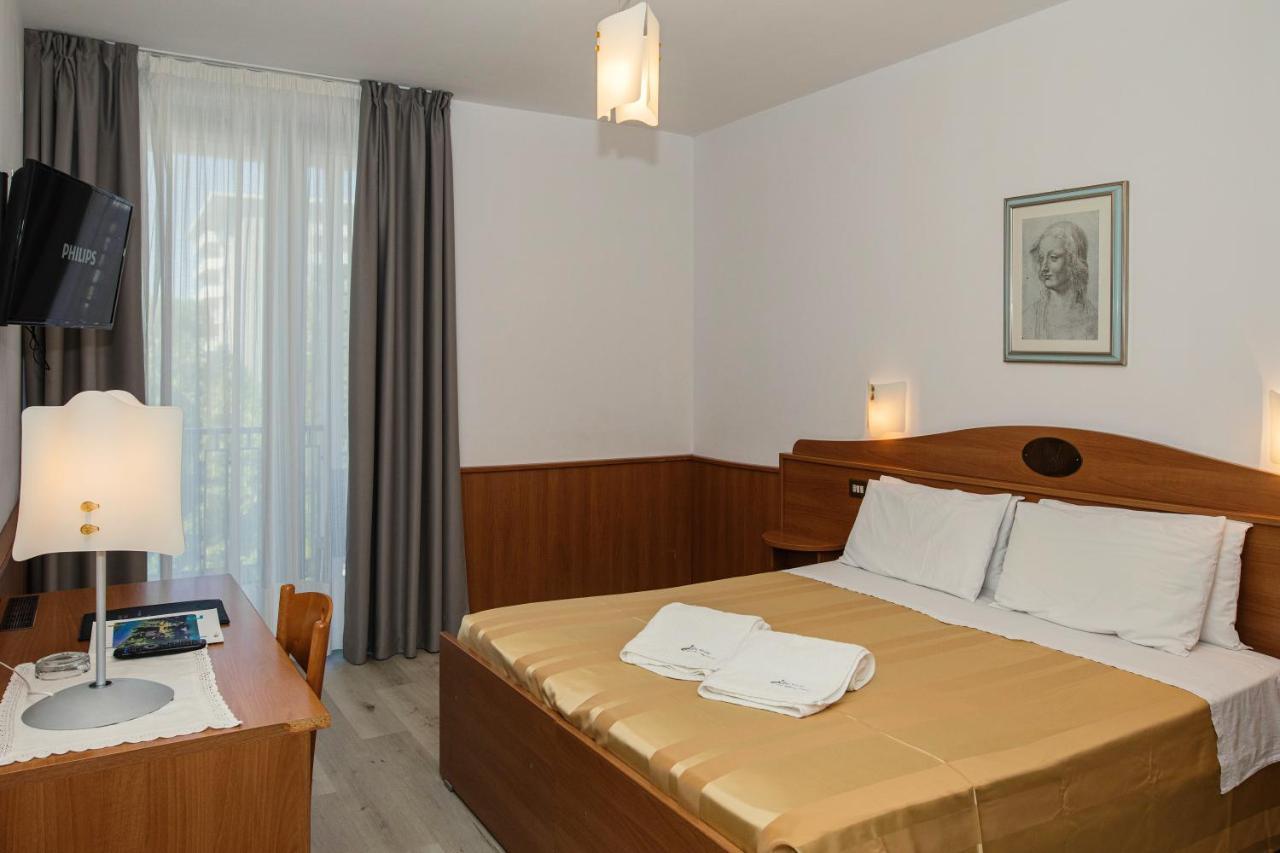 Hotel Leonardo Da Vinci Wellness Spa ビビオーネ エクステリア 写真