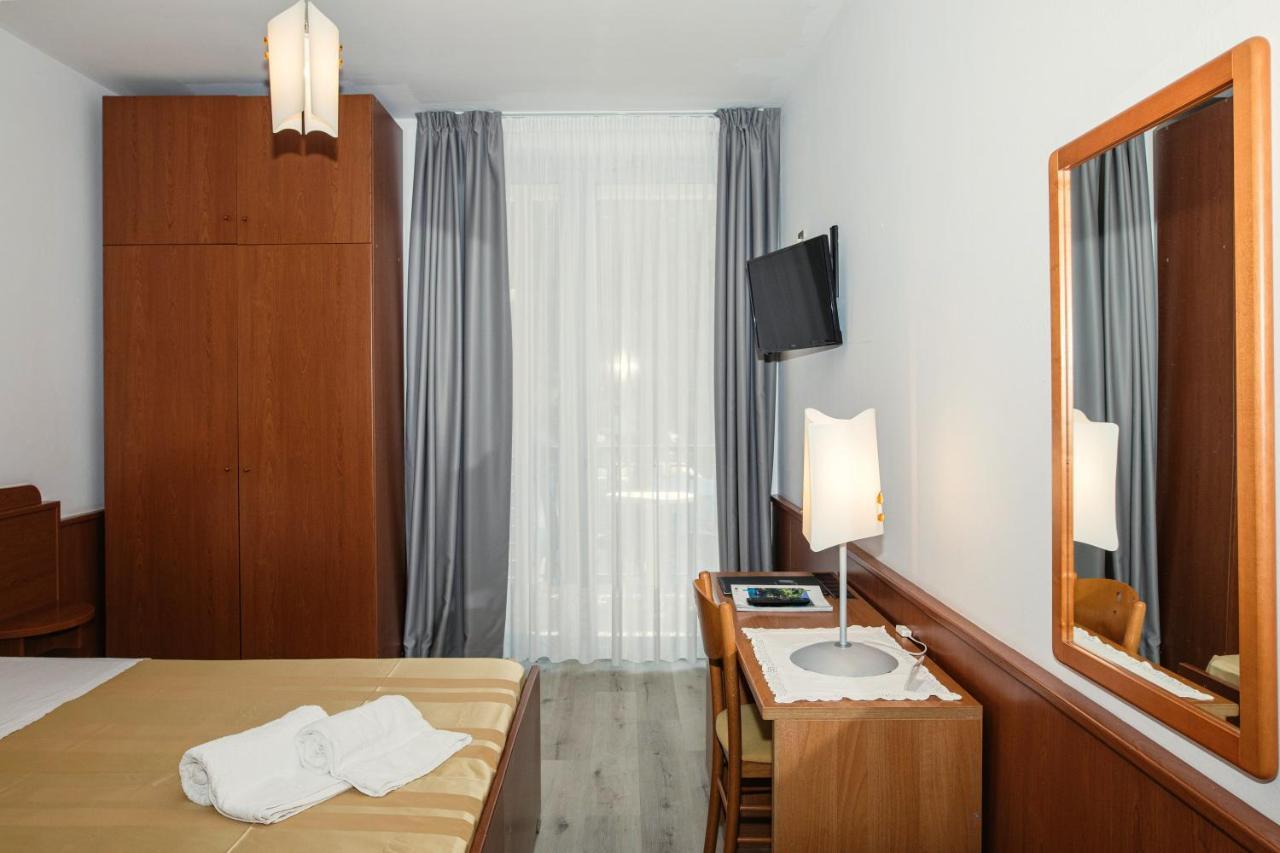 Hotel Leonardo Da Vinci Wellness Spa ビビオーネ エクステリア 写真