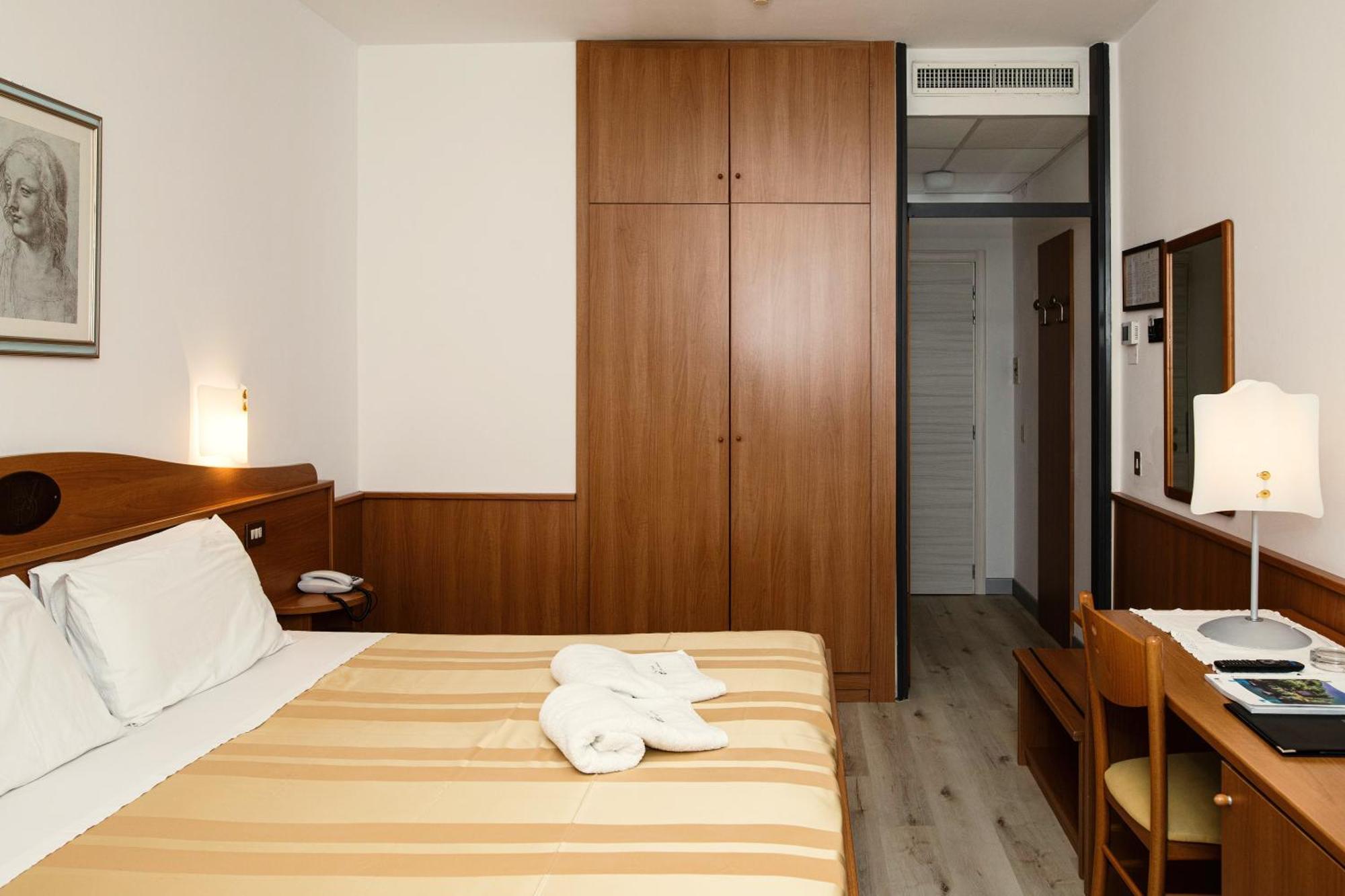 Hotel Leonardo Da Vinci Wellness Spa ビビオーネ エクステリア 写真