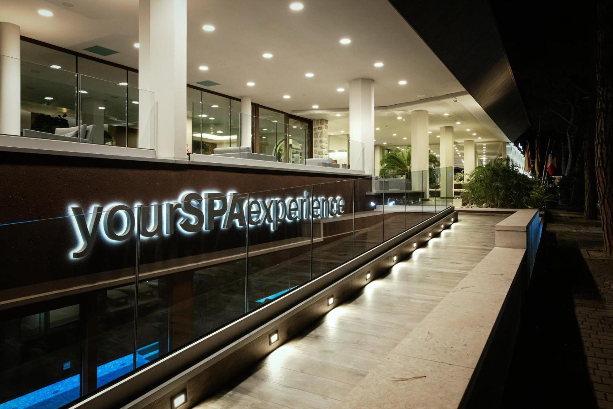 Hotel Leonardo Da Vinci Wellness Spa ビビオーネ エクステリア 写真