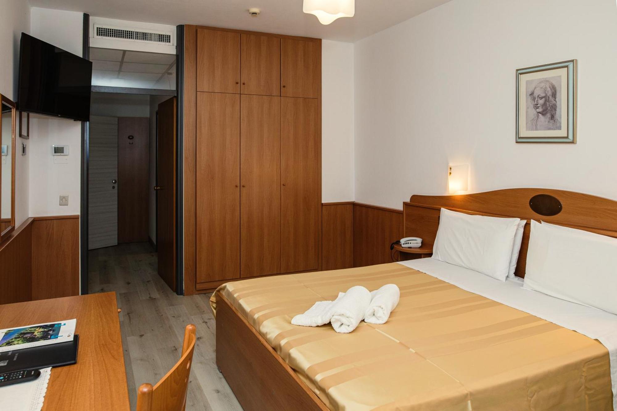 Hotel Leonardo Da Vinci Wellness Spa ビビオーネ エクステリア 写真