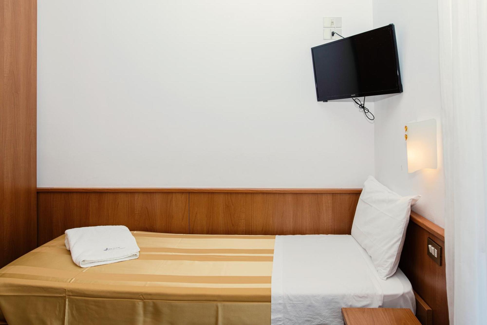 Hotel Leonardo Da Vinci Wellness Spa ビビオーネ エクステリア 写真