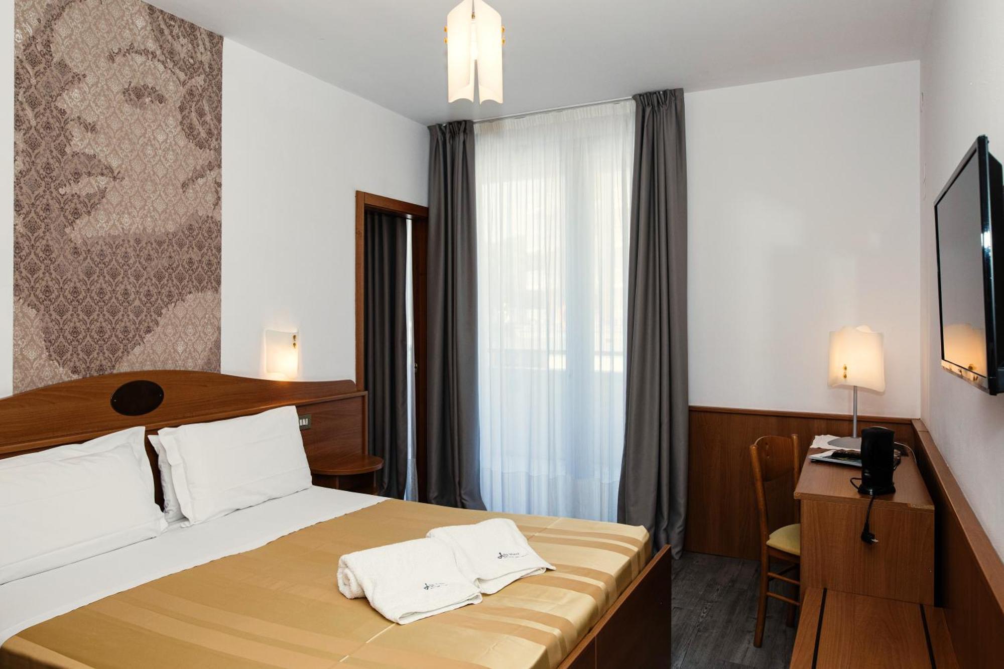 Hotel Leonardo Da Vinci Wellness Spa ビビオーネ エクステリア 写真