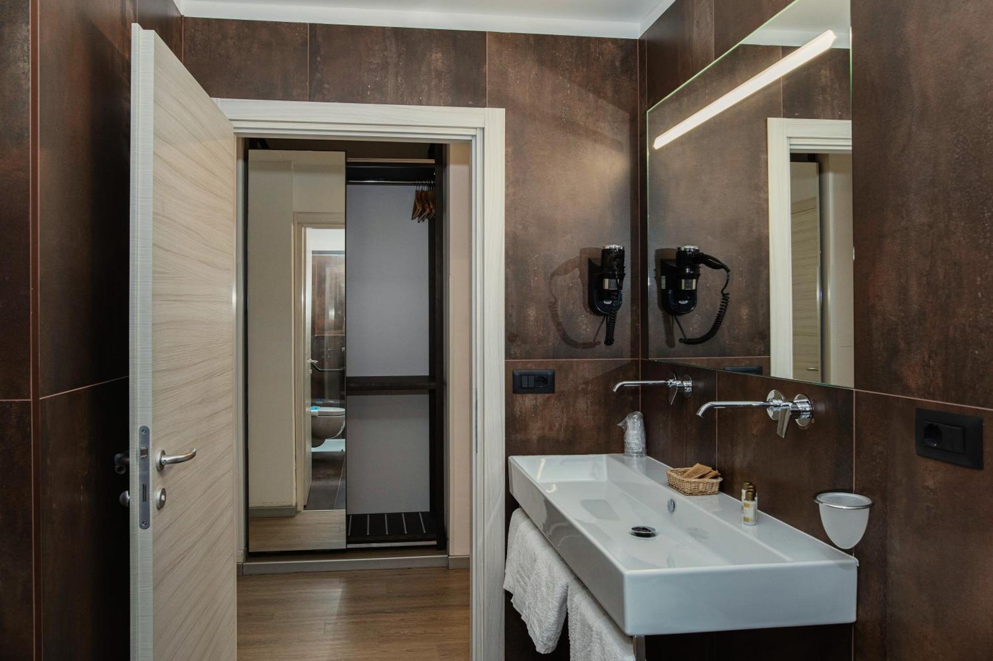 Hotel Leonardo Da Vinci Wellness Spa ビビオーネ エクステリア 写真